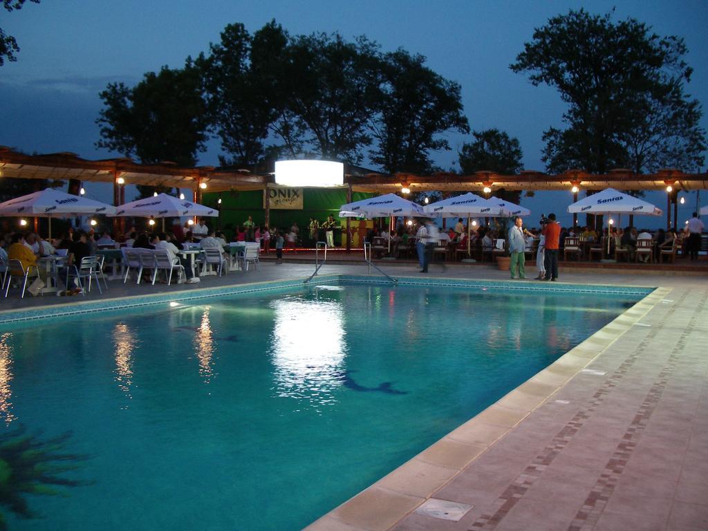 Hotel Central Mamaia Luaran gambar
